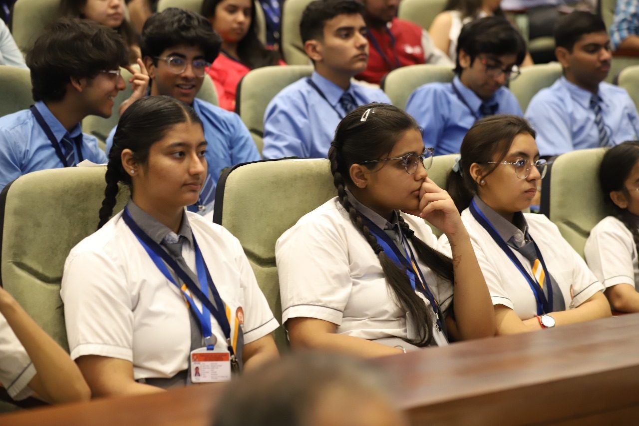 Students Visited ISB to meet Vice President of INDIA 